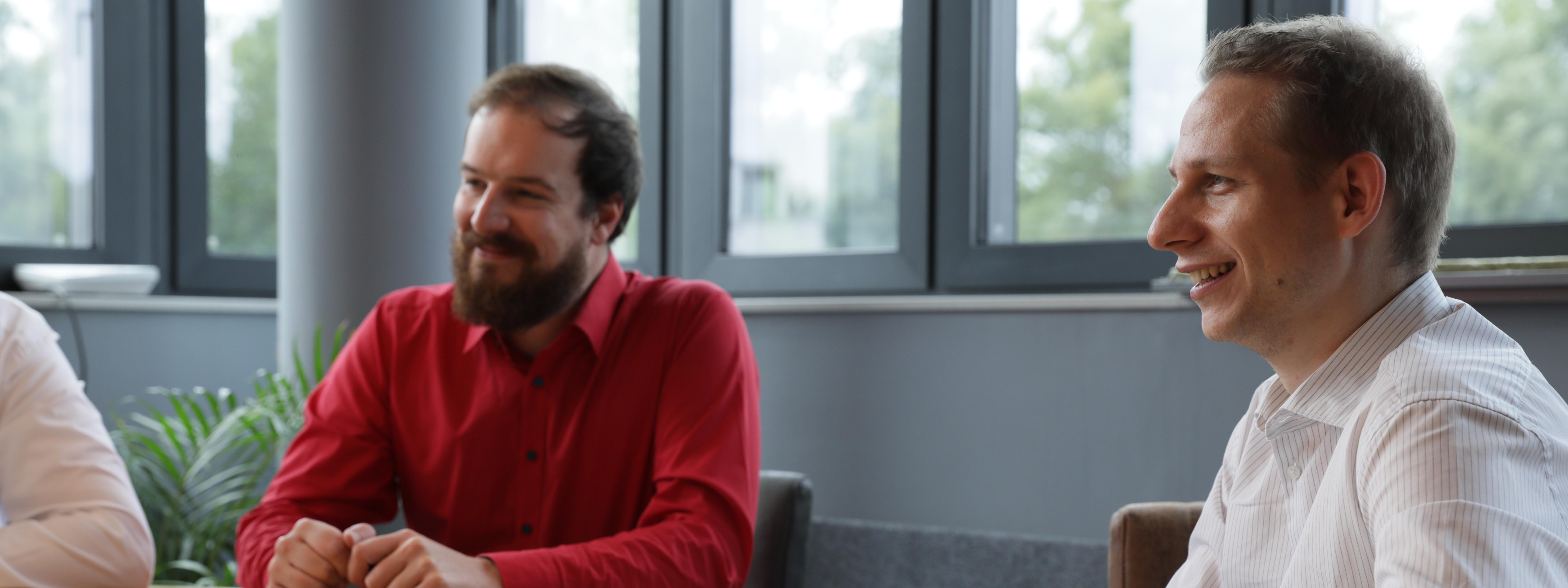 Manuel Benz und Andreas Dann sitting at a desk