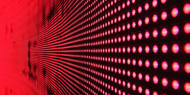 Eine Fläche roter LEDs