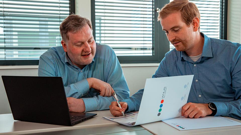 Dr. Frank Platte und Dr.-Ing. Tobias Herken im Gespräch