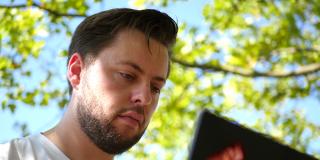 Mirko Mollik sitting in front of a laptop