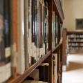 Ein Bücherregal