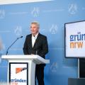 Minister Prof. Dr. Andreas Pinkwart bei der Pressekonferenz zum Launch von Gründen.NRW