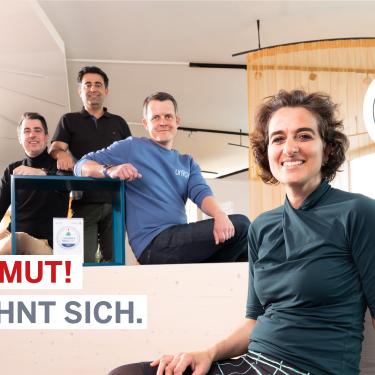 Das Gründungsteam von Unigy, dazu Text: Habt Mut! Es lohnt sich. MUT – DER GRÜNDUNGSPREIS NRW 2023